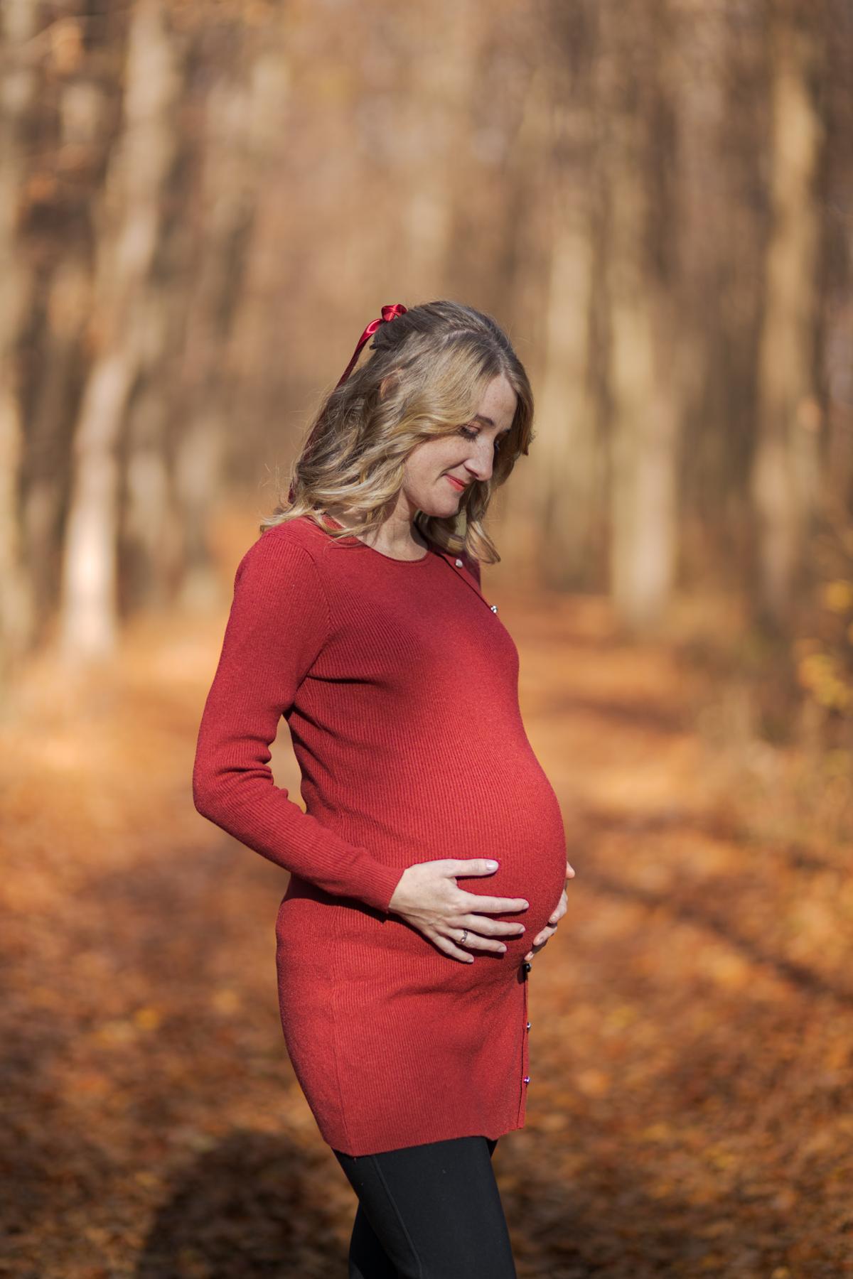 Kismama portré a természetben